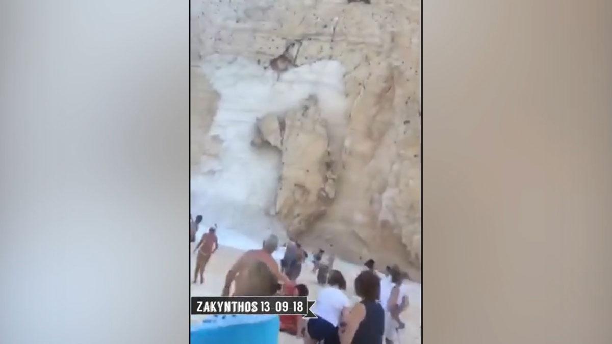 Desprendimiento de un acantilado en una playa de la isla de Zakynthos.