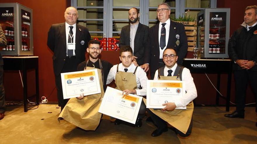 Maestros de tiraje de cerveza en Ambar