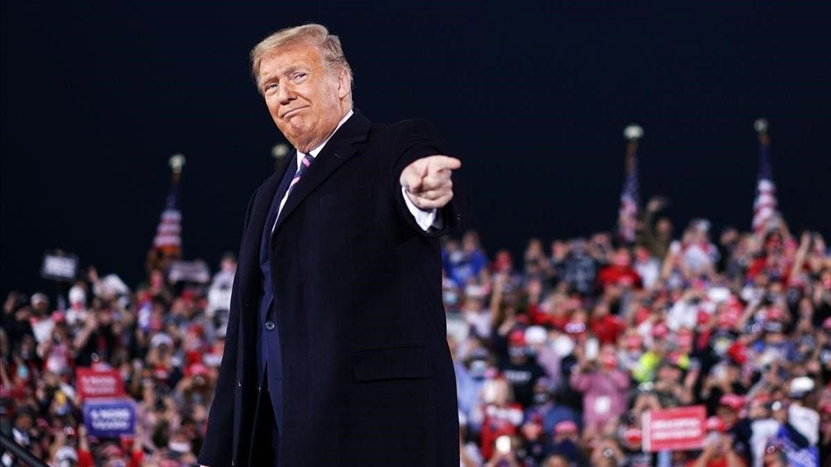 Trump dice que evoluciona favorablemente tras su ingreso en el hospital por coronavirus.  En la foto, el presidente en un mitin electoral celebrado el pasado 22 de septiembre en Pittsburgh. 