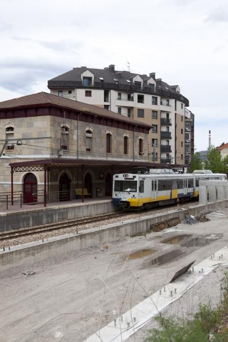 Los trenes de FEVE vuelven a funcionar en Langreo