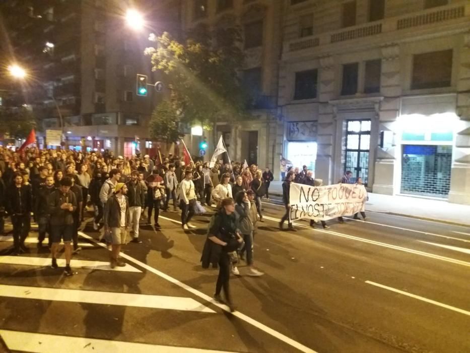 El CDR demana la dimissió de Buch i llança escombraries a la subdelegació del govern a Girona