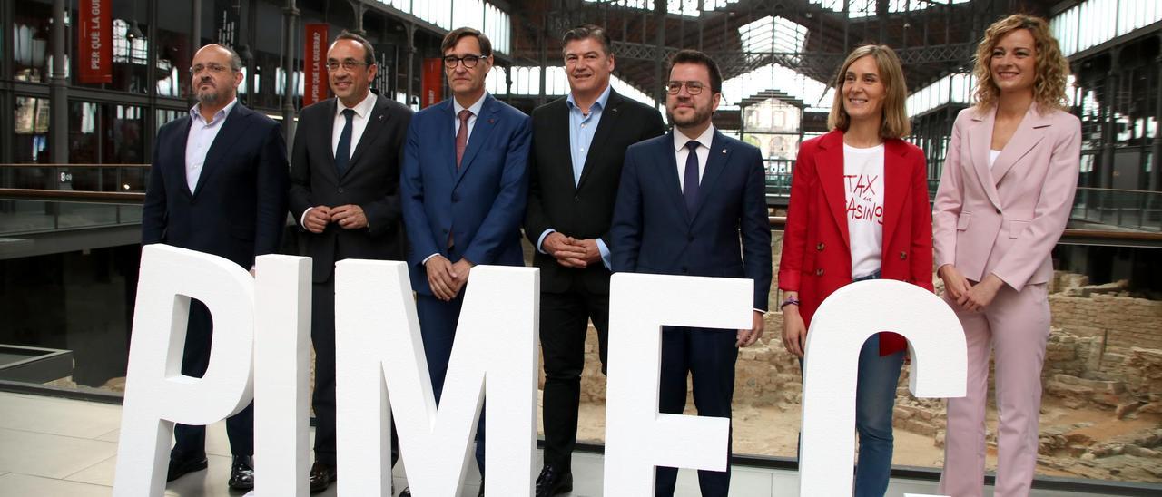 Alejandro Fernández (PPC), Josep Rull (Junts), Salvador Illa (PSC), Pere Aragonès (ERC) y Jéssica Albiach (Comuns), antes del debate de Pimec en el Born Centre Cultural