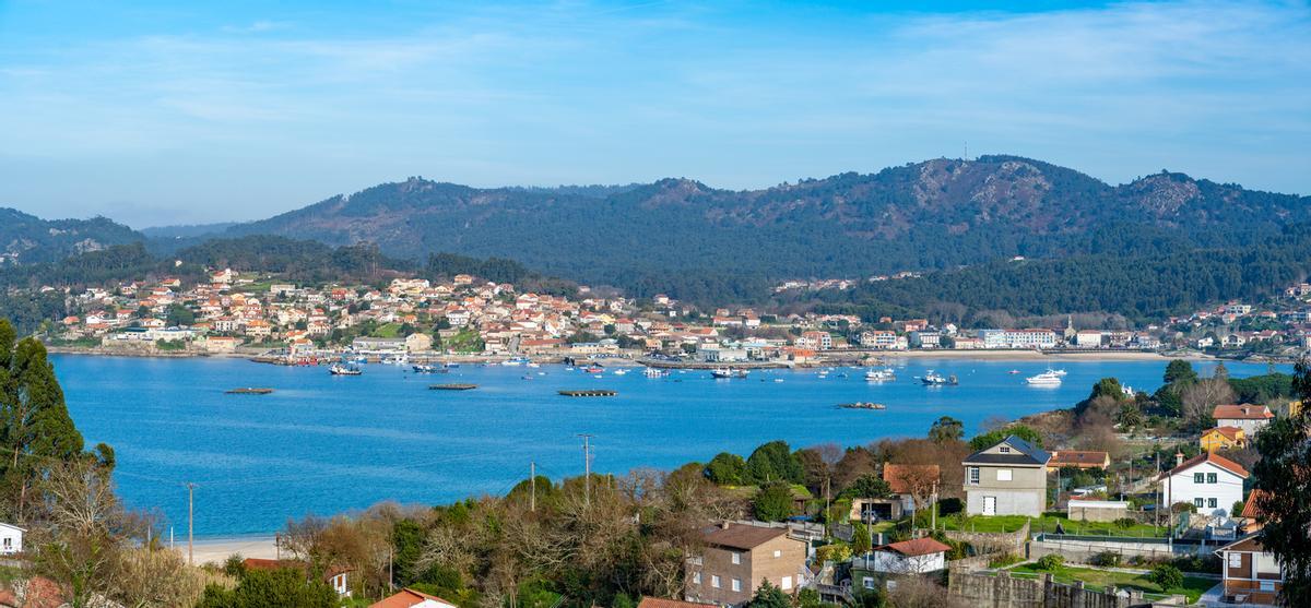 Aldán y Espiñeira desde la Playa Arneles