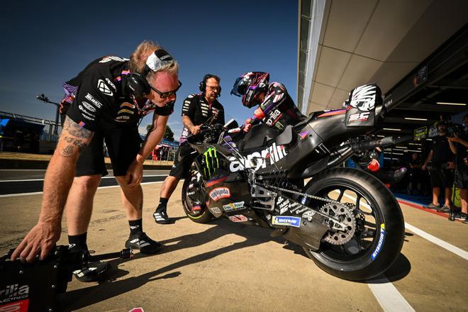 Martín refuerza su liderato en MotoGP encabezando el triplete de Aprilia
