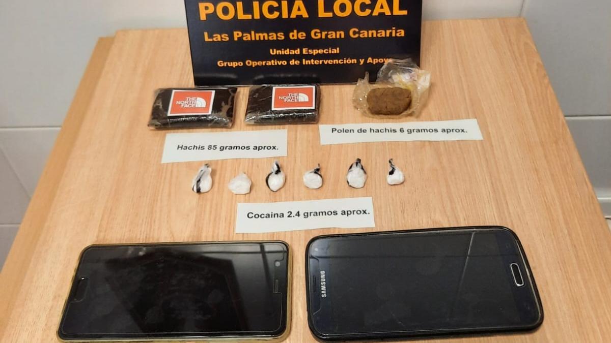 Imagen de parte del material incautado al detenido por tráfico de drogas en Las Palmas de Gran Canaria.