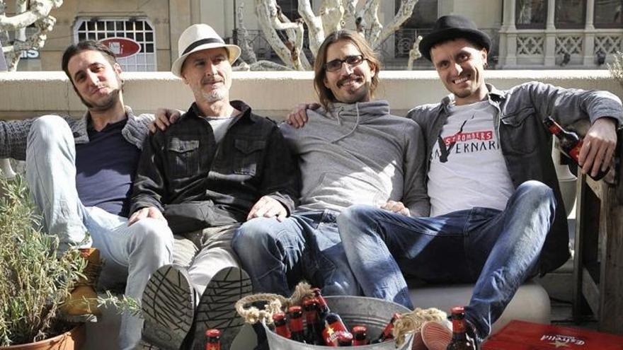 Membres del grup a la terrassa del Kursaal.