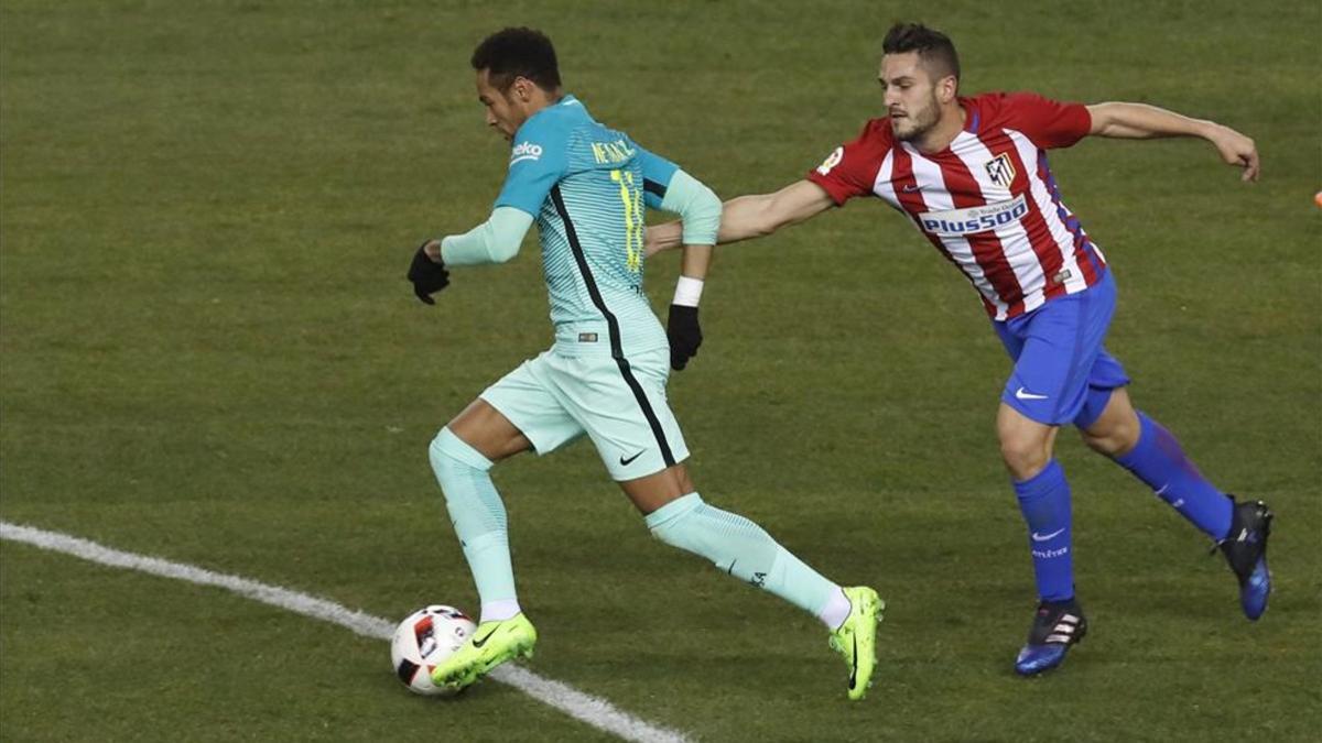 Neymar, perseguido en el Calderón