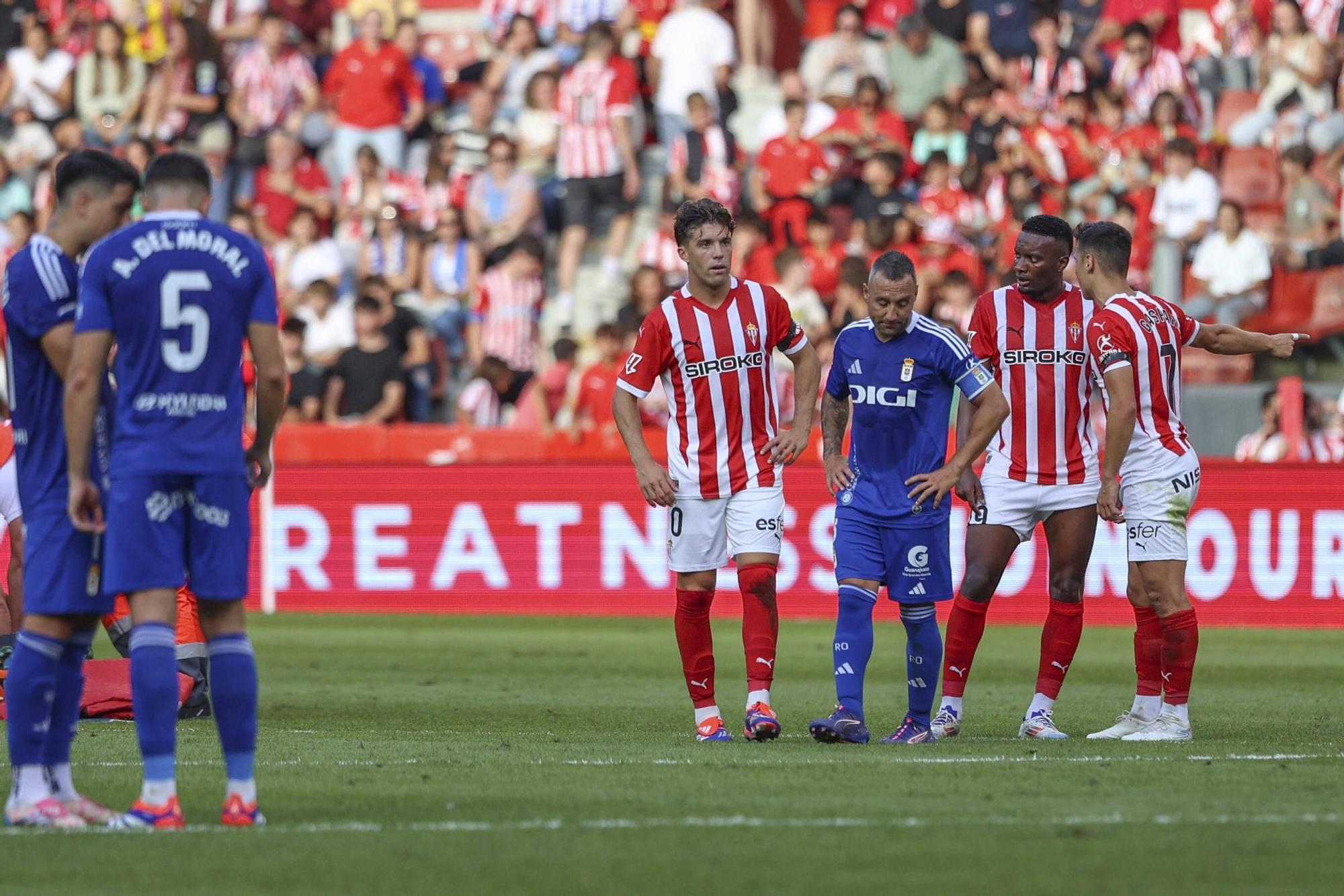 Derbi asturiano: las imágenes del partido entre el Sporting y el Oviedo en El Molinón