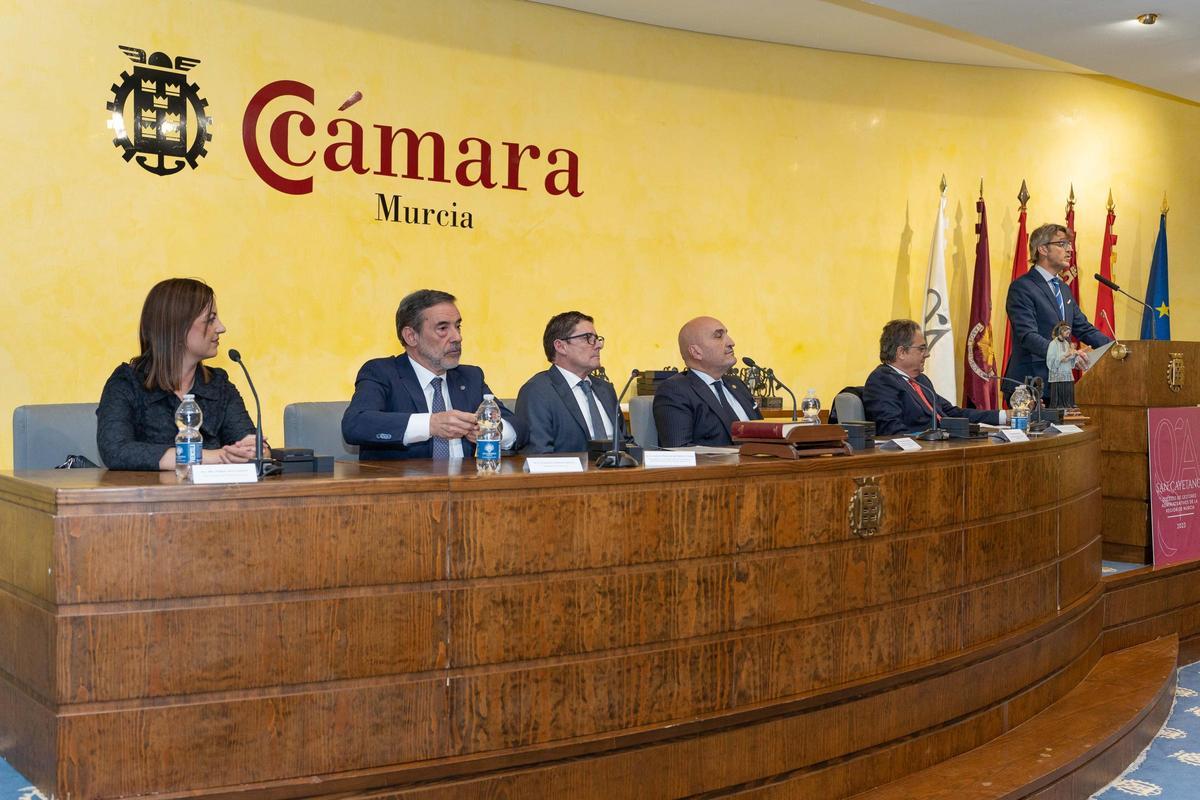 El Colegio de Gestores Administrativos de Murcia celebra patrón y distingue a nuevos colegiados