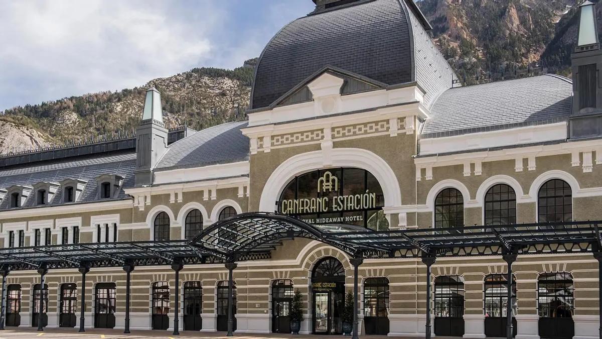 El proyecto de recuperación de la histórica estación ferroviaria de Canfranc y su reconversión en hotel ha sido reconocido como uno de los mejores proyectos de sostenibilidad y rehabilitación hotelera en España.