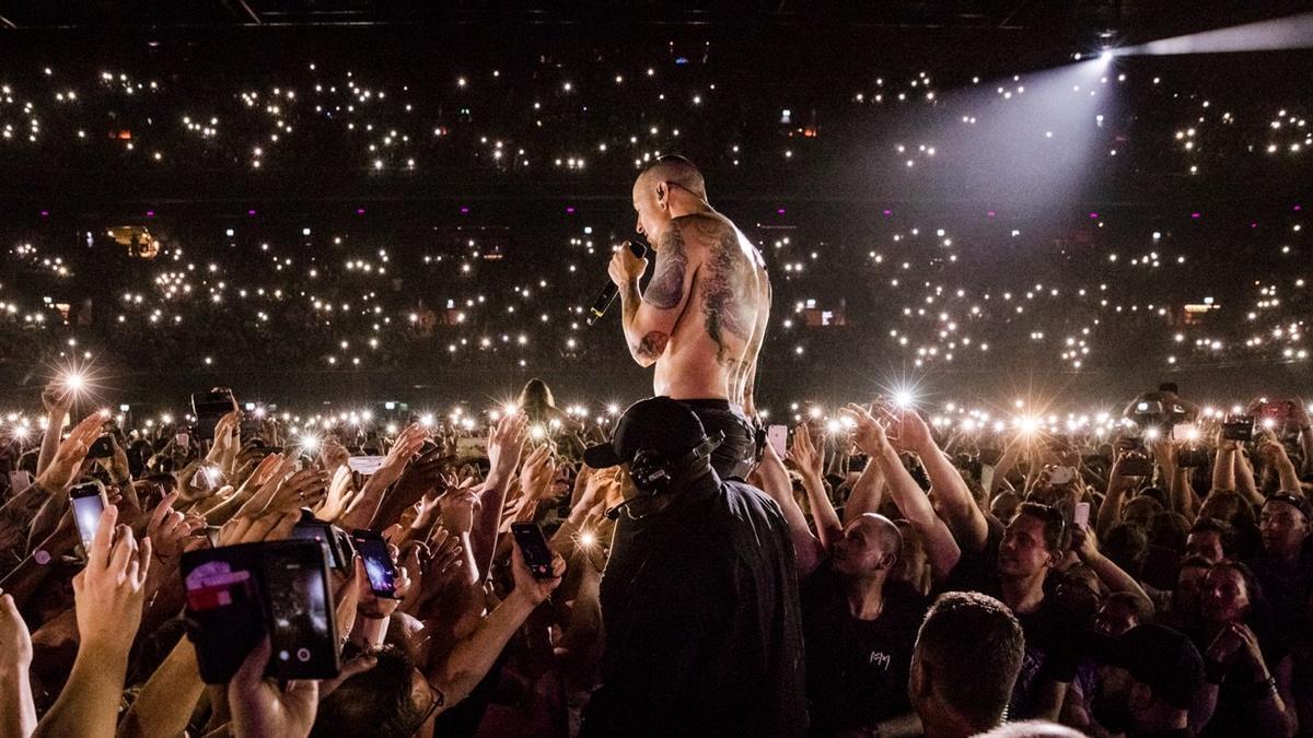 Chester Bennington durante un concierto con LInkin Park