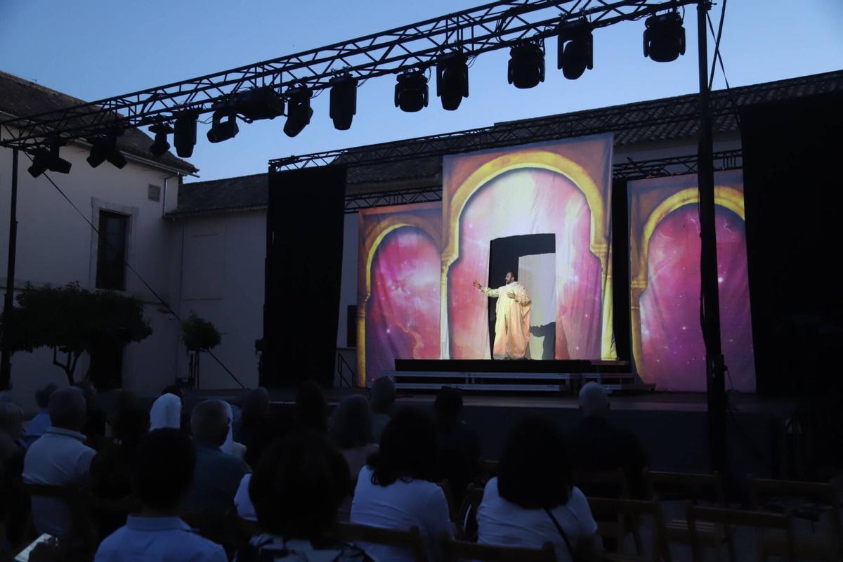 El Patio de San Eulogio acoge la representación de 'El gran teatro del mundo' de Calderón