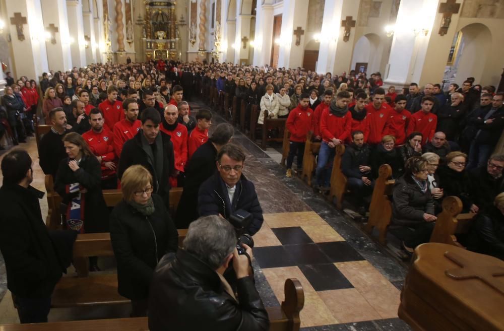 Multitudinario adiós al joven futbolista Nacho Barberà