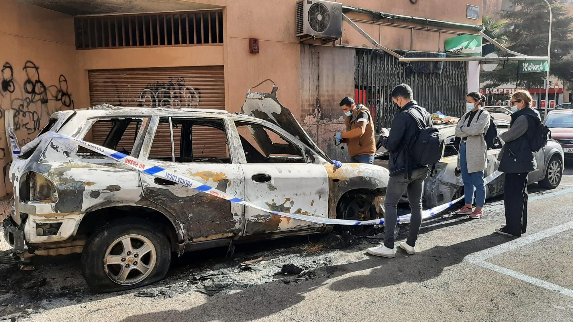 Arden tres vehículos en Vila-real