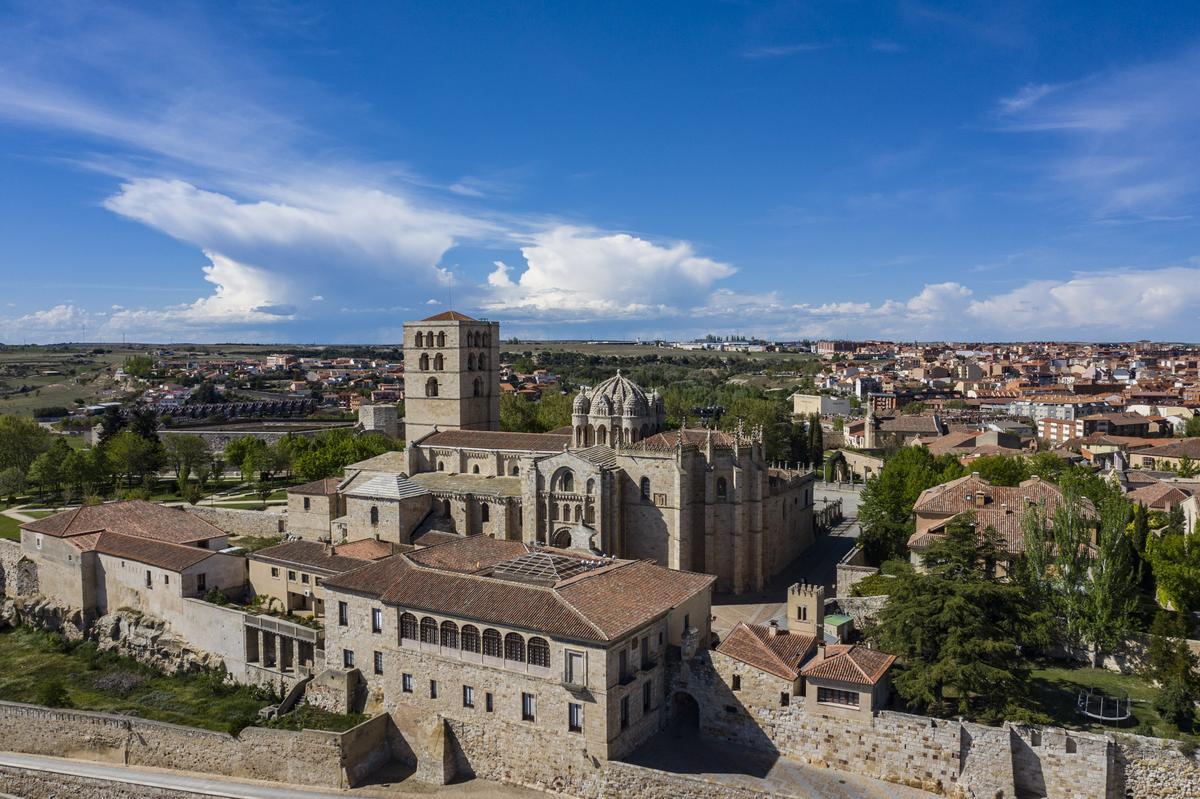 Foto aérea del Castillo y Catedral de Zamora.