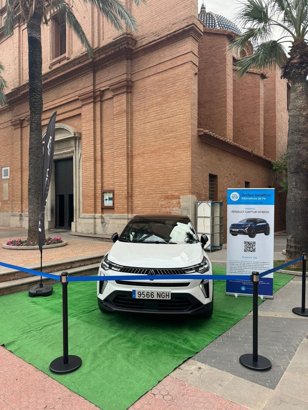 Este es el coche que sorteará la parroquia con la nueva campaña puesta en marcha.