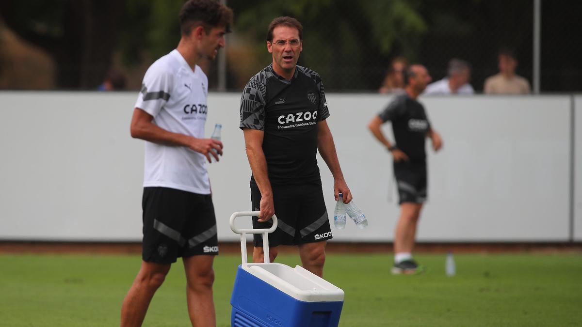 Pedro López Mateu en el entrenamiento del Valencia CF