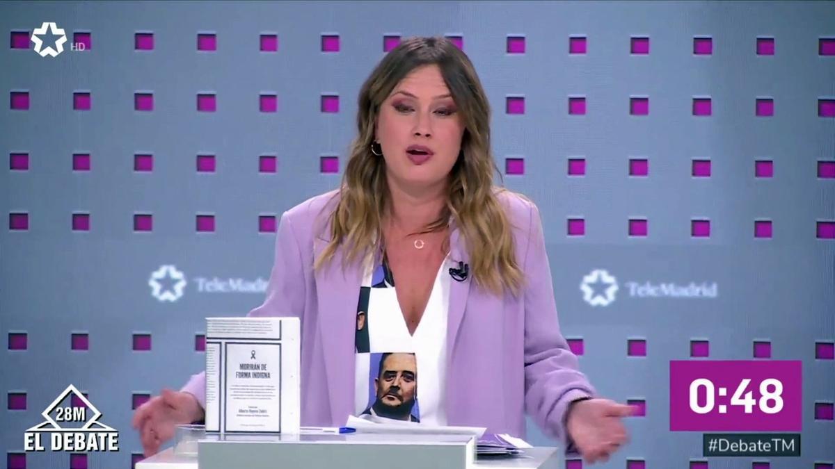 Alejandra Jacinto y su camiseta contra el hermano de Ayuso durante el debate electoral para las autonómicas madrileñas.