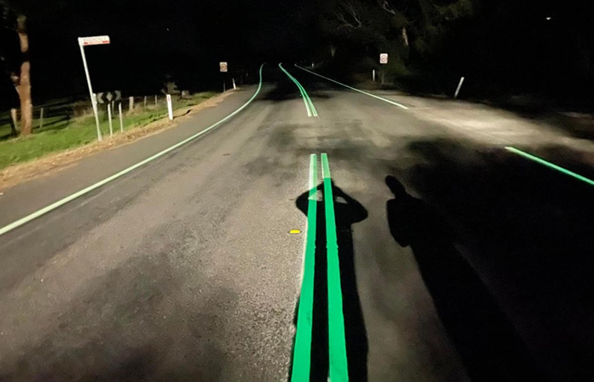 Líneas fluorescentes en algunas carreteras de Australia