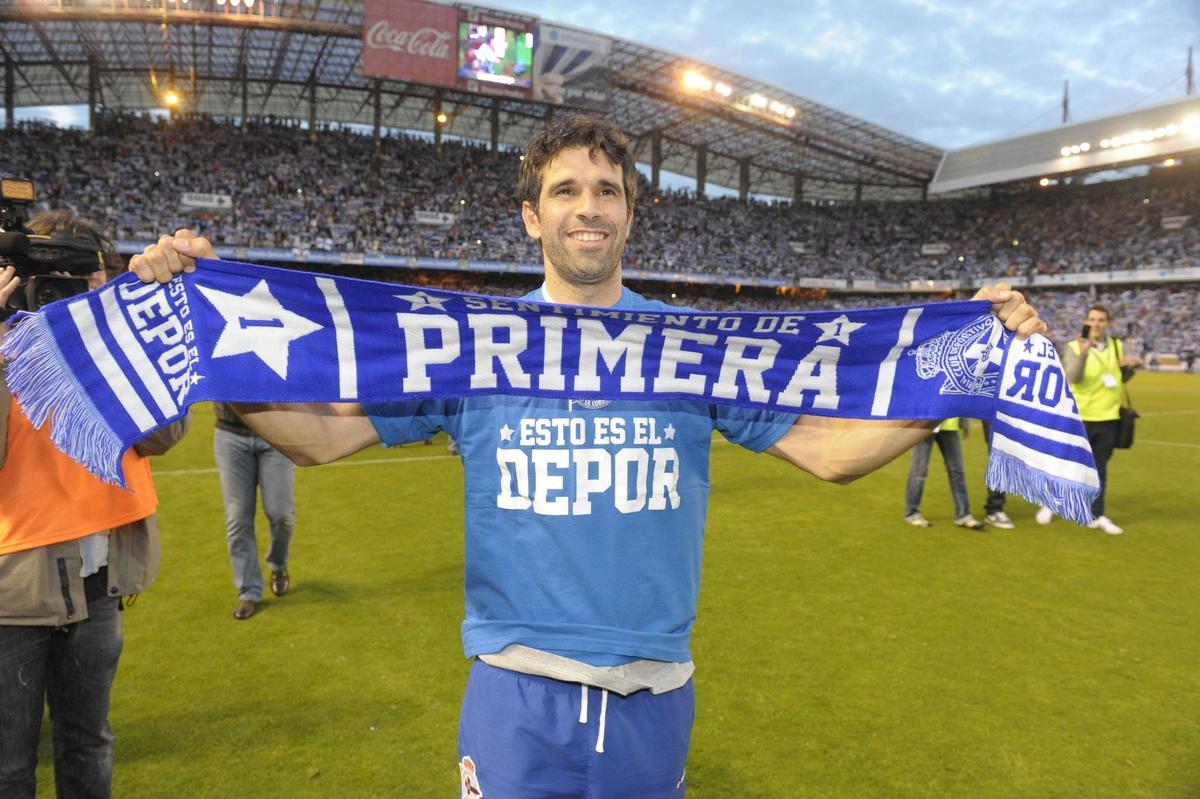 Valerón celebra en Riazor el ascenso a Primera en 2012