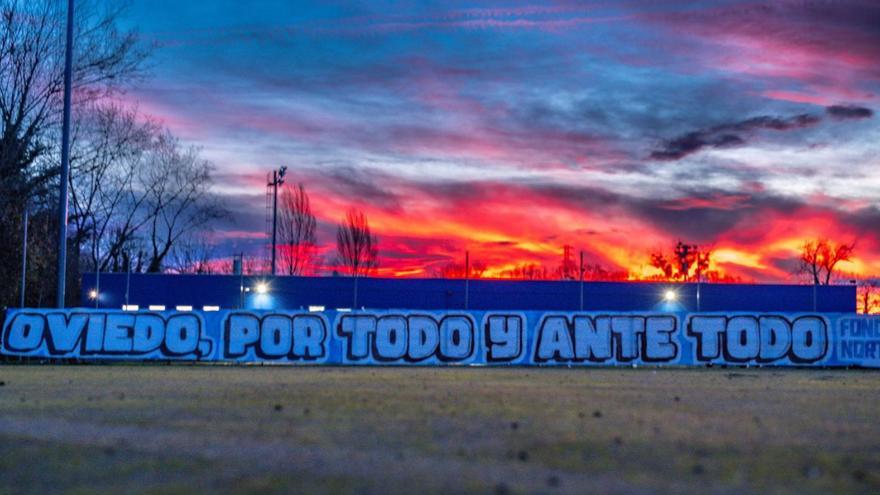 Costas completa la mitad de la sesión y Paulino se ausenta del entrenamiento | REAL OVIEDO