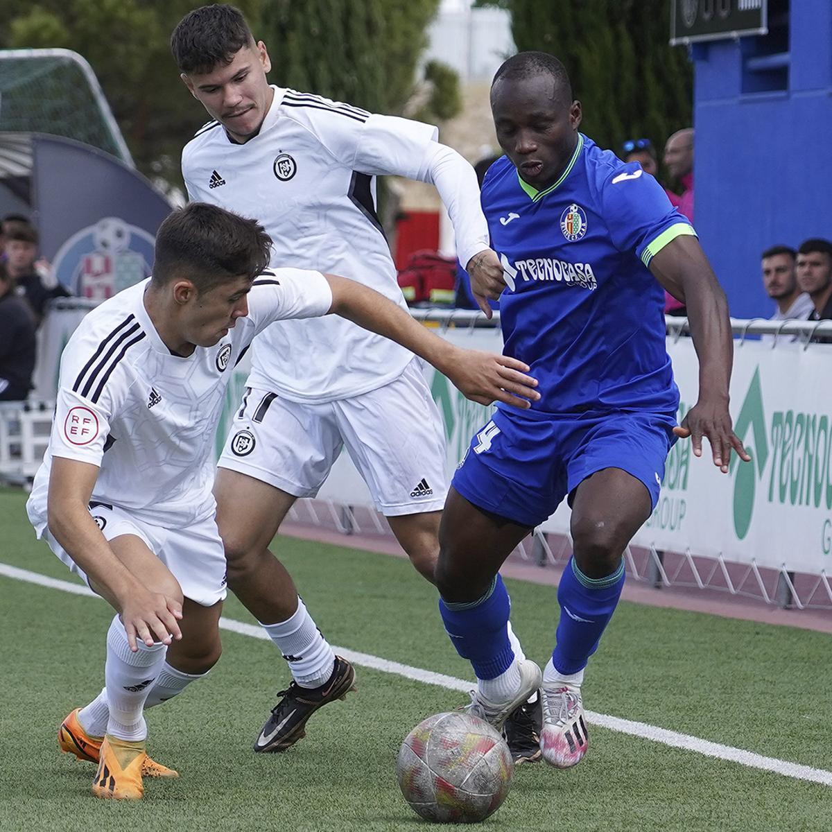 Emmanuel Amankwaa &quot;Koffi&quot;, durante un encuentro de esta temporada con el Getafe B.