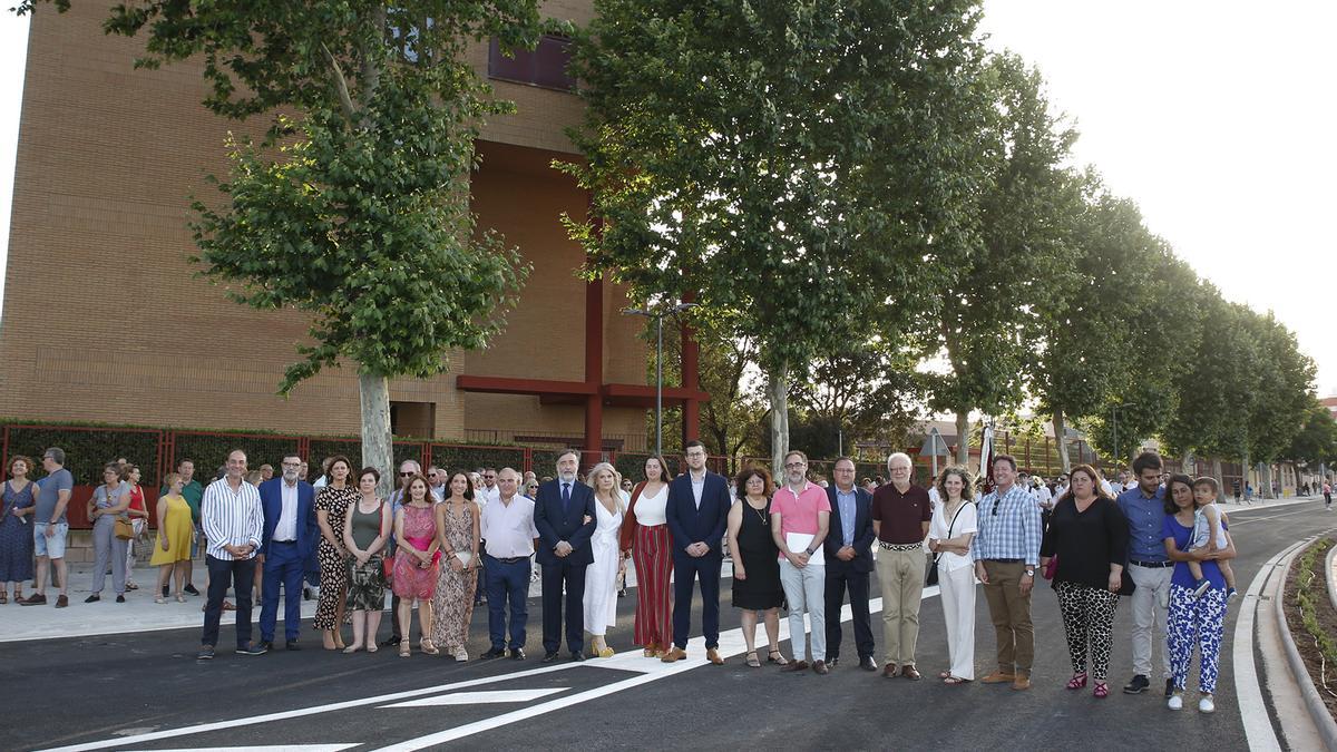 Hace unos días se llevó a cabo públicamente la firma del acta de Recepción de Obras de Mejora de la Urbanización de la Avenida de Guadassuar.