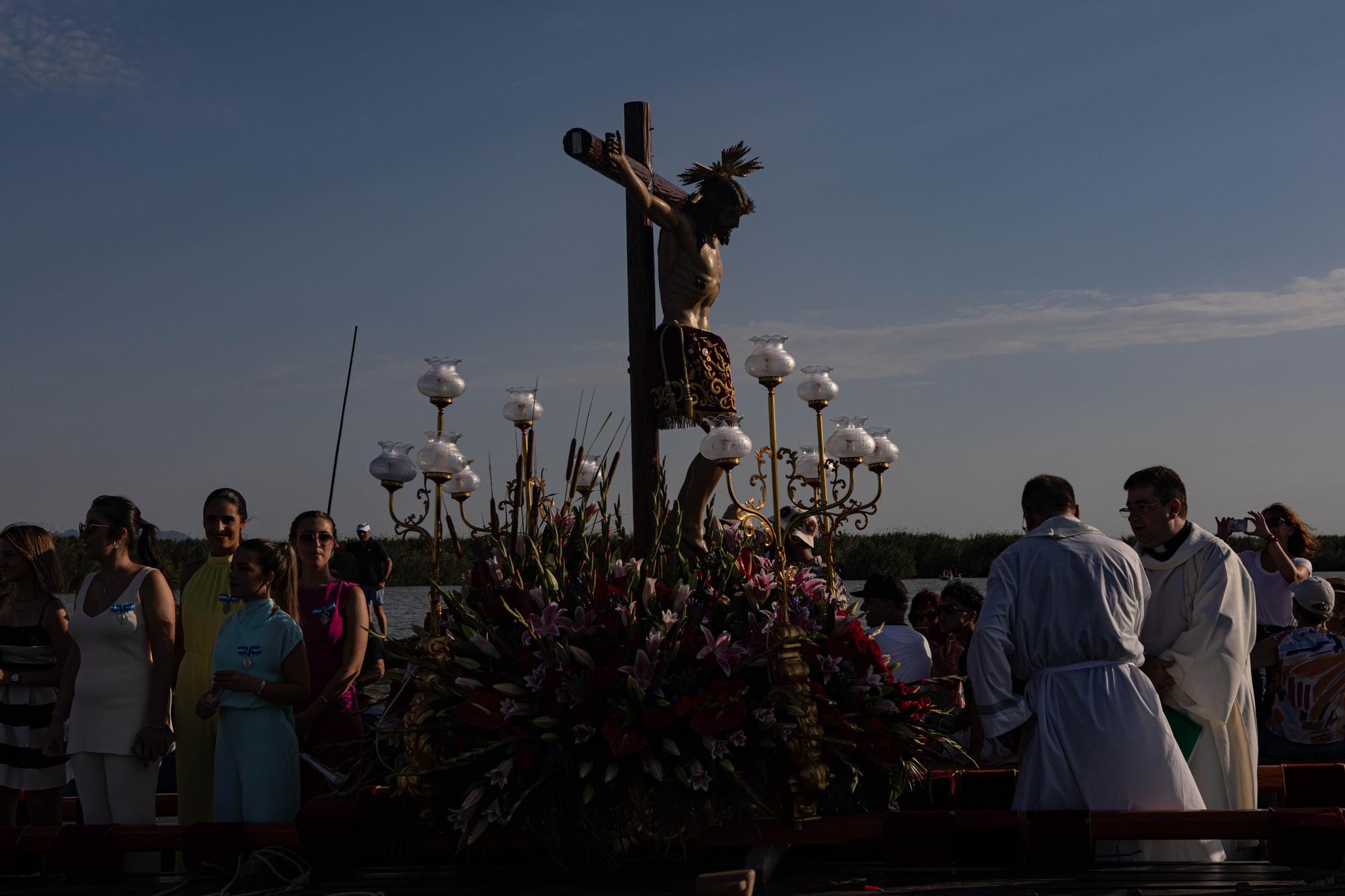 Así ha sido la romería en barca del Cristo de la Salud de El Palmar