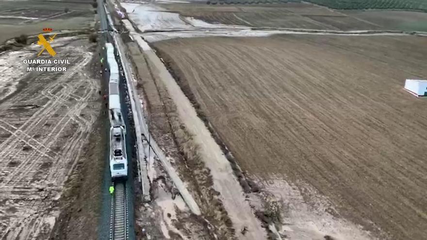 Cuatro heridos leves al descarrilar el Intercity en Teba