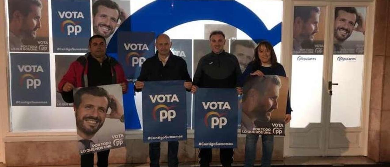 El PP de O Grove tuvo que celebrar la pegada en su propia sede el pasado viernes. // FDV