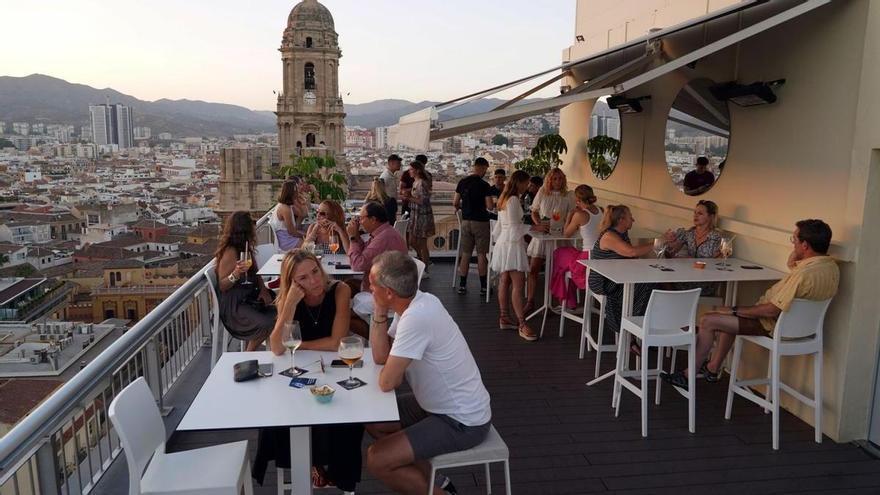 Los hosteleros de Málaga rechazan un posible adelanto del horario de cierre en la hostelería