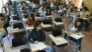 BELLATERRA 8 9 2008 EXAMEN DE SELECTIVIDAD EN LA FACULTAD DE TRADUCCION E INTERPRETACION DE LA UNIVERSITAT AUTONOMA DE BARCELONA UAB FOTO JOSEP GARCIA