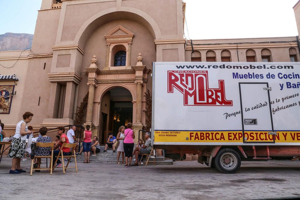 Los vecinos de Redován se ponen manos a la obra para habilitar la iglesia