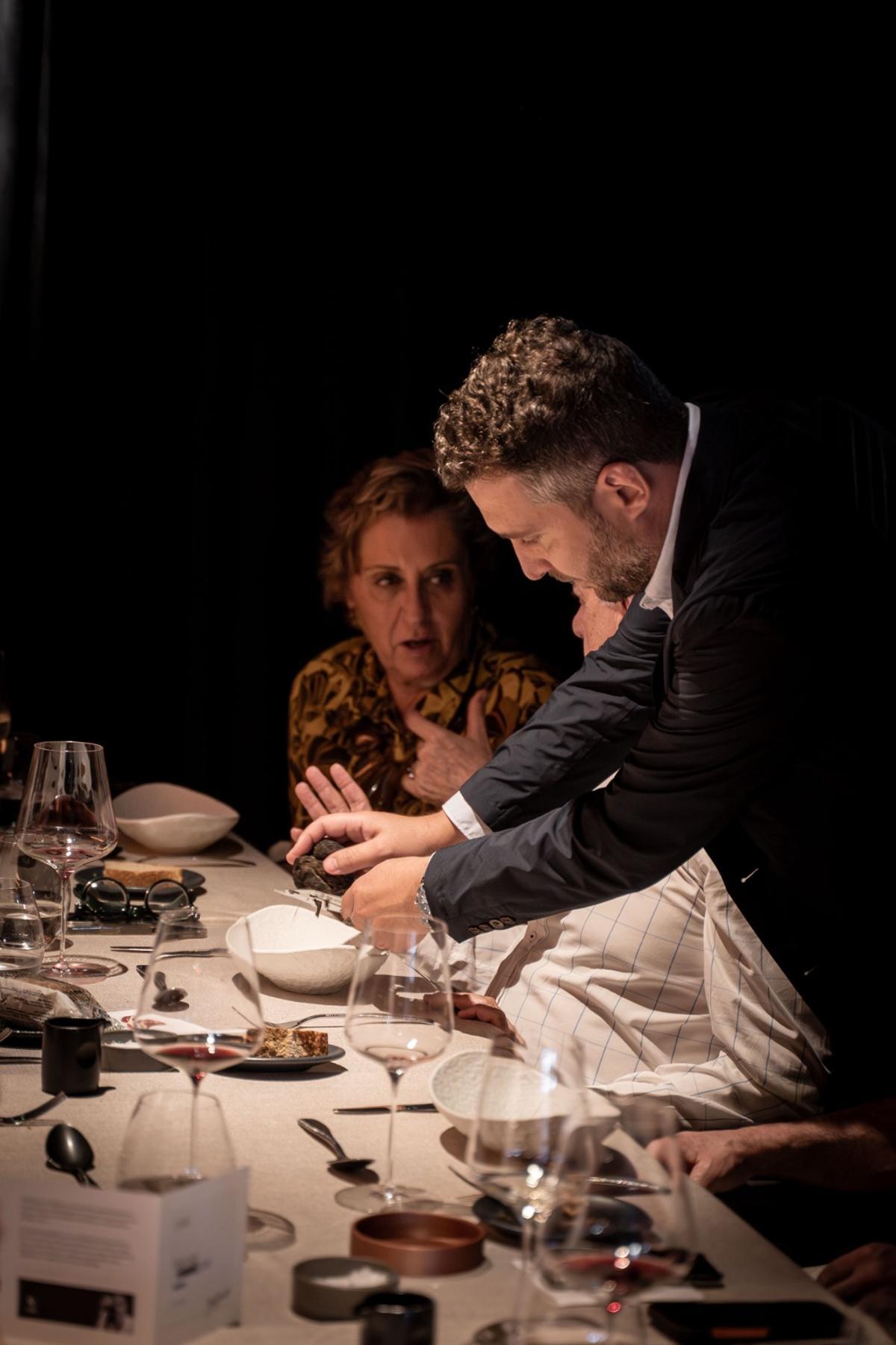 Rodrigo González, de Venture, durante el servicio.