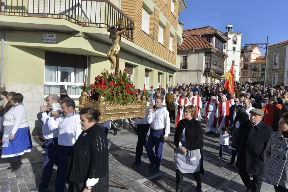 Procesión del cristo del socorro en Luanco