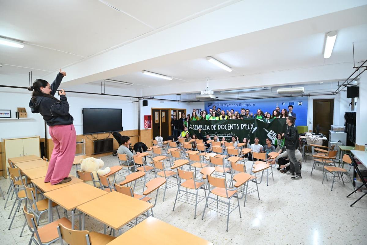 Encierro de profesores en el instituto Cayetano Sempere de Elche