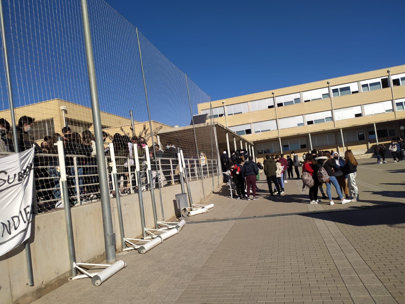 Los alumnos de la provincia de Alicante convocan paros y concentraciones en los patios contra el frío y el covid