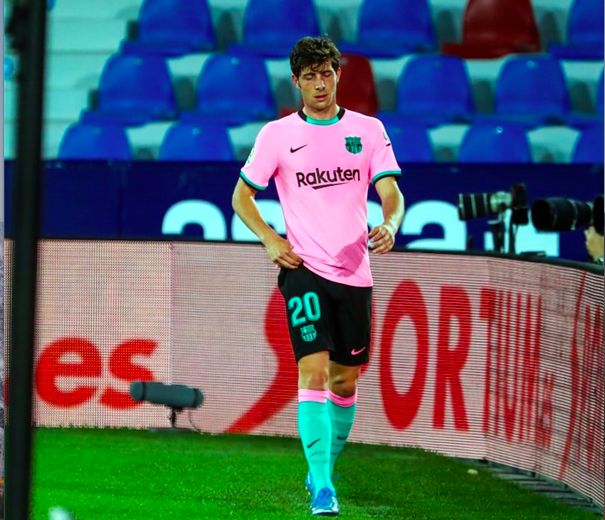 Sergi Roberto se lamenta de su lesión muscular en Valencia.