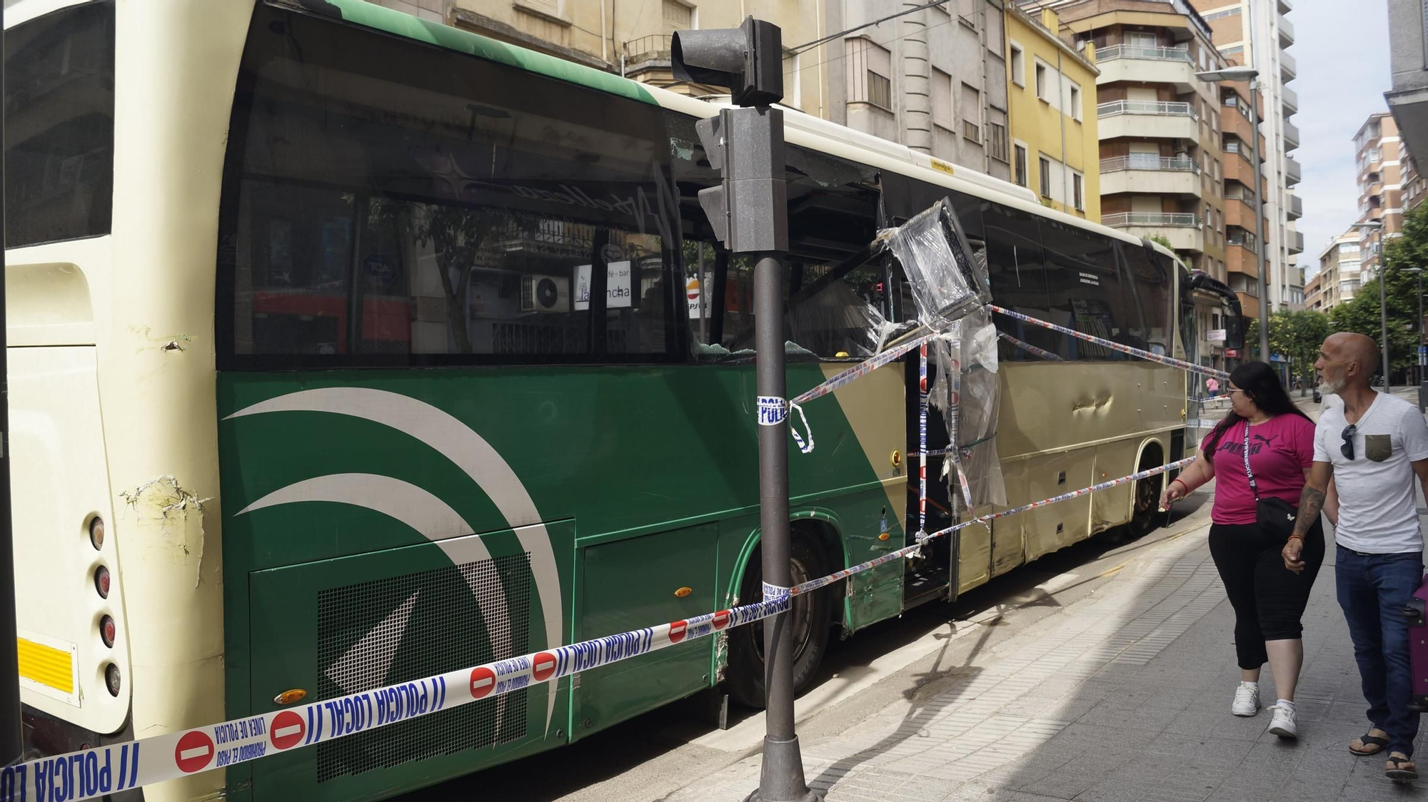 GALERÍA | Así ha quedado el autobús interceptado este domingo en La Amargura