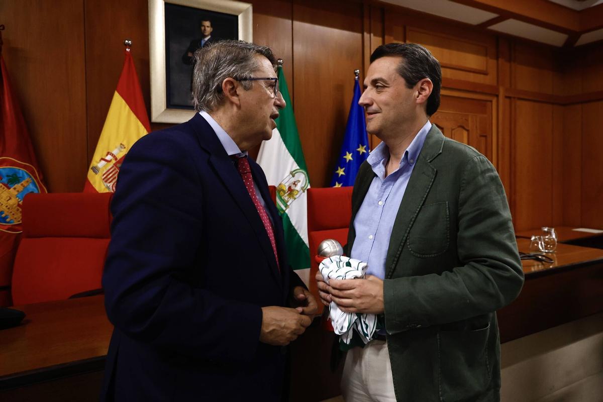 La primera jornada de las visitas institucionales del Coto Córdoba tras el ascenso, en imágenes