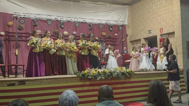 Vecinos, familiares y amigos se reunieron en este emotivo acto.