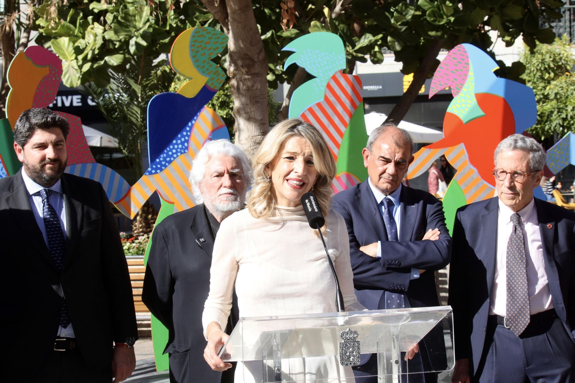 La inauguración de la obra de Gabarrón para conmemorar que Murcia es Capital Española de la Economía Social, en imágenes