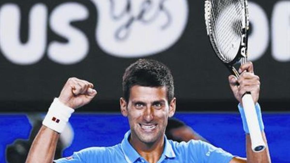 Djokovic celebra su clasificación para la final del Abierto de Australia, tras derrotar a Wawrinka.