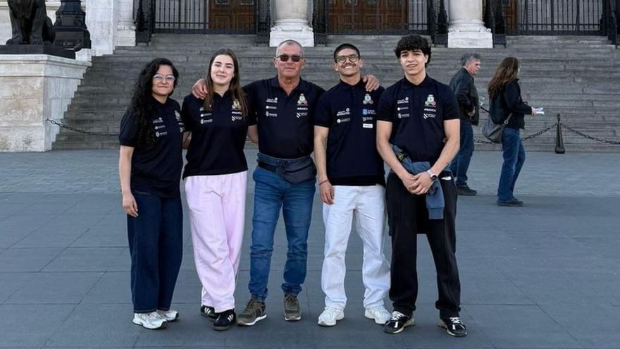 Los participantes del CH Coruña en la Copa Soroksar. | LOC