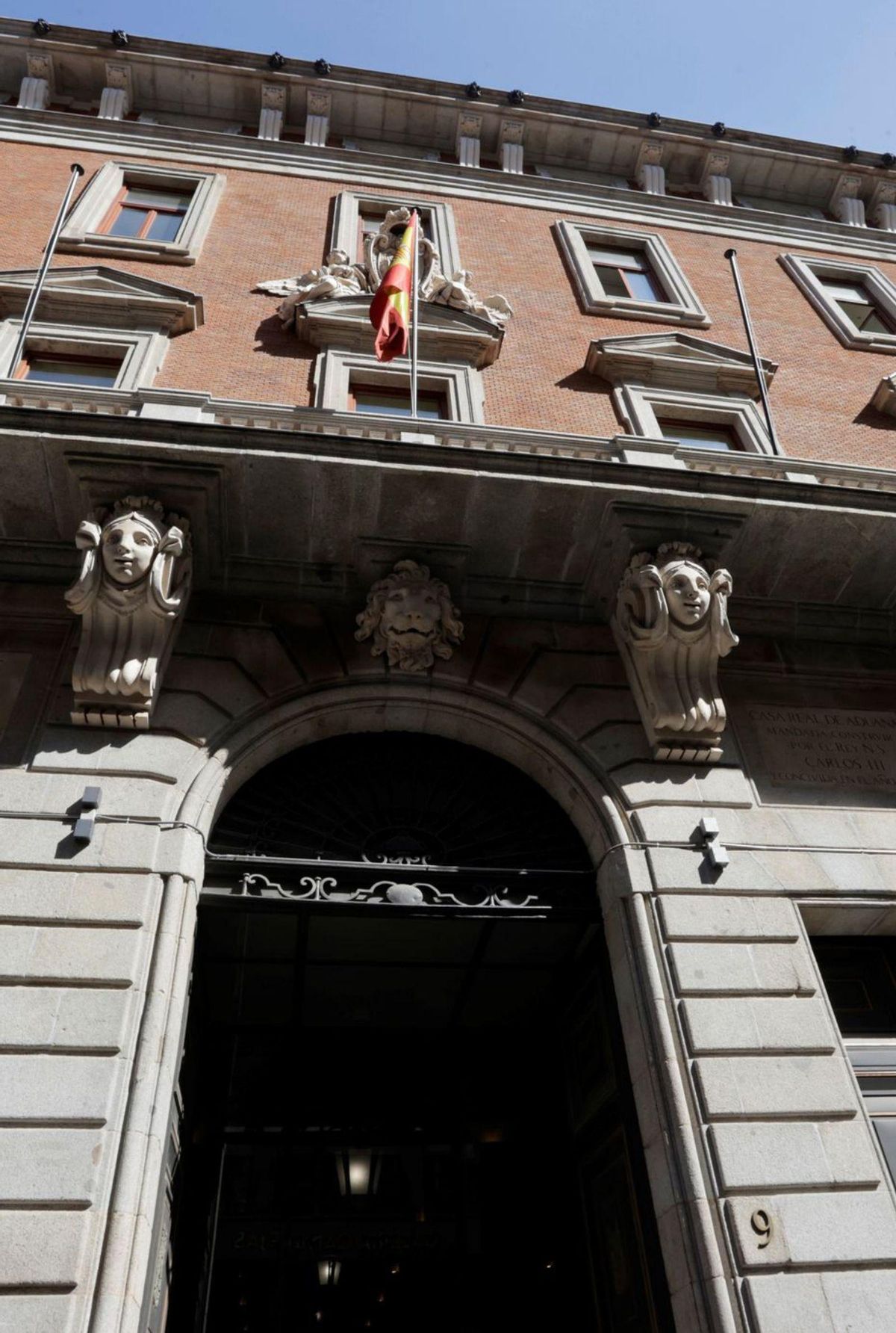 Sánchez tombarà les rebaixes fiscals que va manipular Montoro, avui vigents