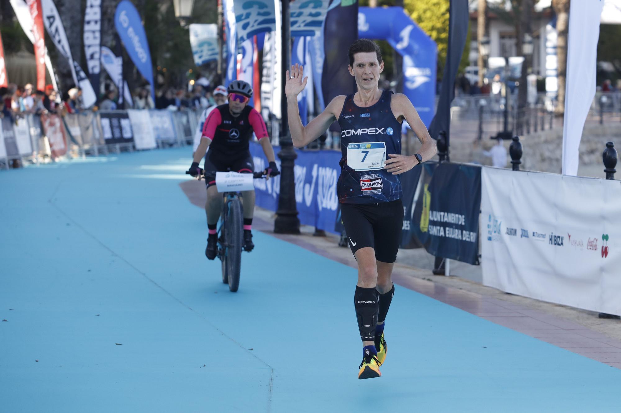 Búscate en nuestra galería de fotos del Santa Eulària Ibiza Marathon