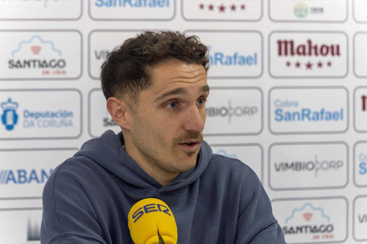 Samu Rodríguez, durante la rueda de prensa previa al Compostela-Gran Peña.