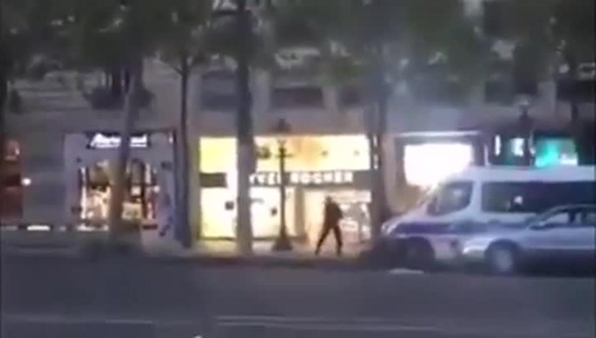 la policia abat latacant de París.