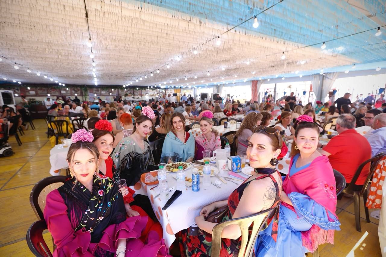 La Feria entra en calor con todas las mesas llenas