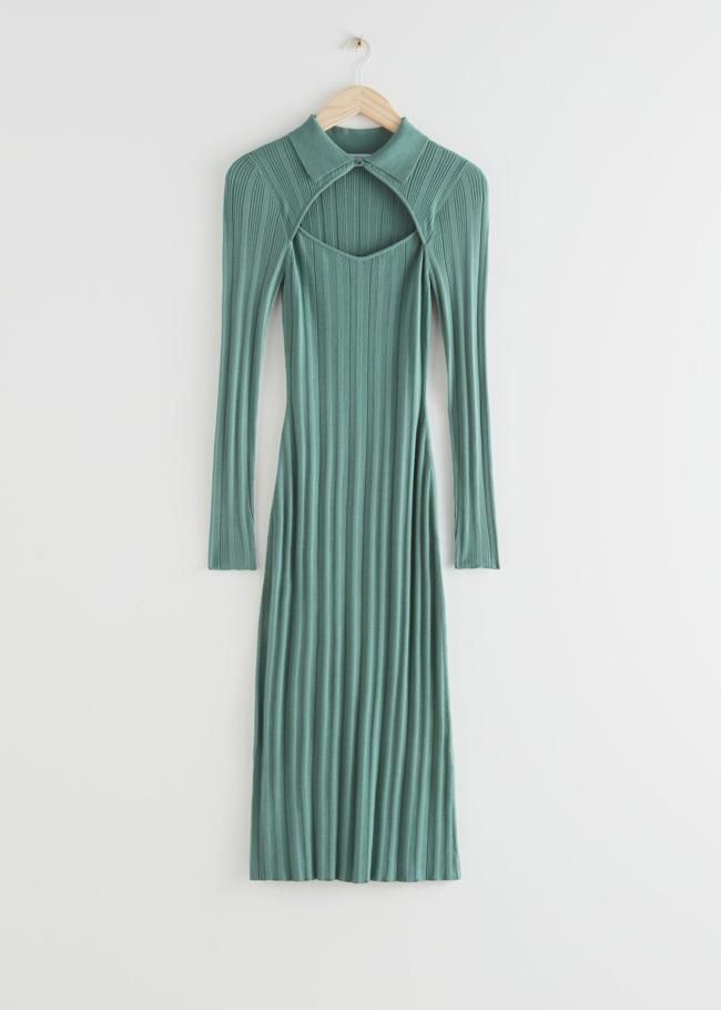 Vestido midi con cuello polo y escote 'cut out', de & Other Stories